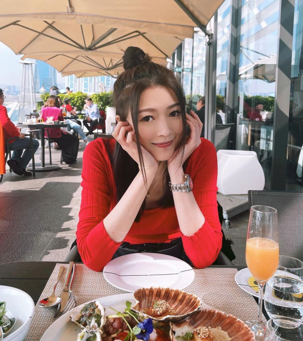 內地女揚言憑3特徵一眼認出港女！表情/五官/妝扮辨識度高？1習慣最散發氣質！ 