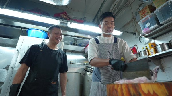 黎諾懿做兩餸飯店員展現驚人記憶力 親自下廚煮50份飯盒派贈有需要街坊 