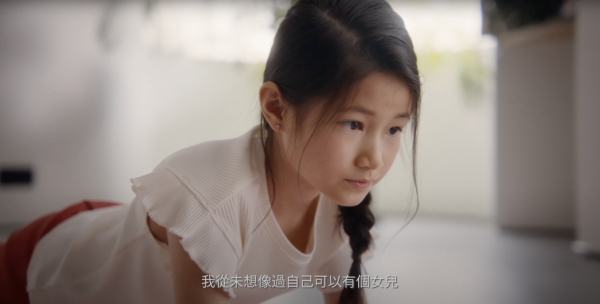 鍾嘉欣首次母女拍廣告似足餅印！9歲大女擁仙氣顏值表現淡定獲激讚！疑為囡囡鋪路做童星