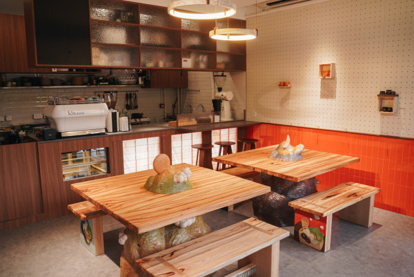 荃灣橙白色玩味Cafe大埔開新分店   咖啡買一送一／全新橙香菜單／兩周年限定優惠