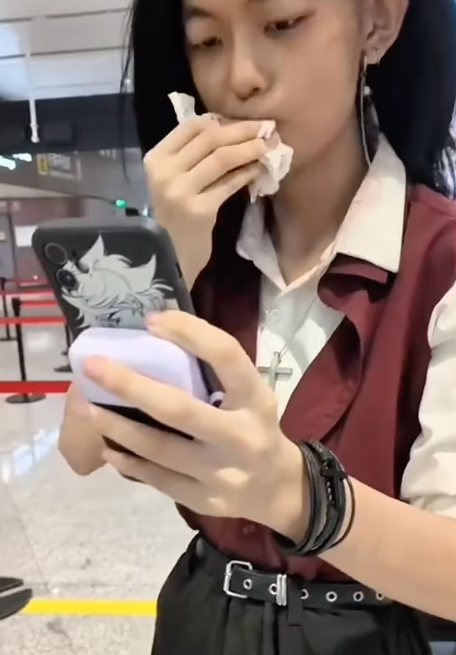 機場人臉辨識無法識別！女子被迫當眾狼狽卸妝！影片瘋傳 