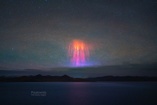「紅色精靈」閃電超罕見捕獲!猶如幾百道煙花 僅存在不到三十分之一秒?