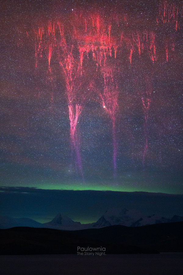 「紅色精靈」閃電超罕見捕獲!猶如幾百道煙花 僅存在不到三十分之一秒?