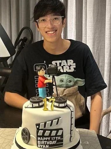 姚焯菲紐約拖實李克勤大仔片段曝光 私下一個曖昧互動惹無限猜測