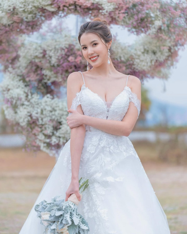 TVB新任咪神IG突晒婚紗照惹全城祝福 6寸深溝震撼區永權：我係咪要恭喜你？