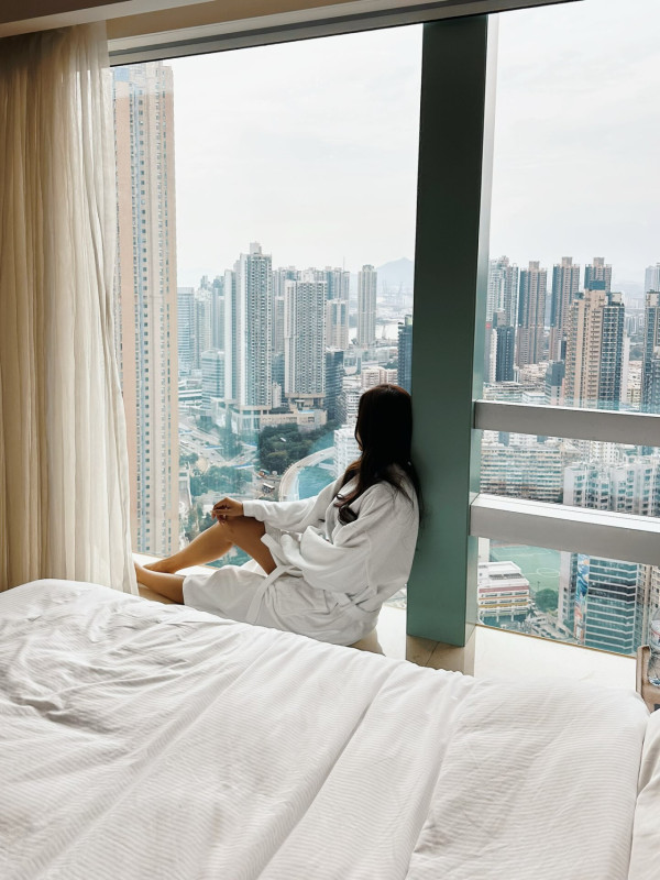 前TVB女藝人晒浴袍照裸背浸浴春光無限 離巢後慘呻「已經沒有家了」