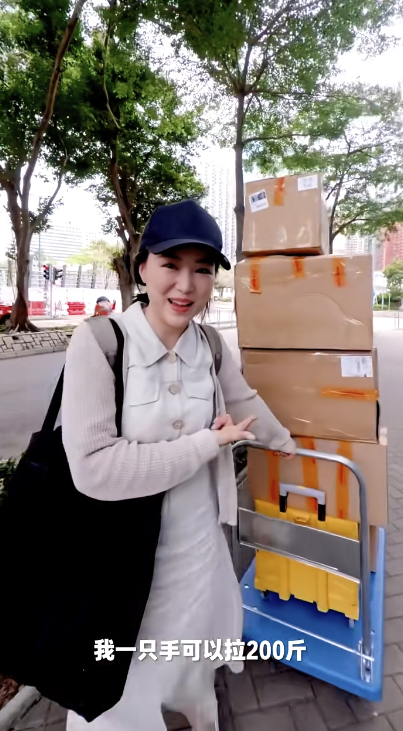 期間馬賽要一個人推著200斤（約120KG）貨物。