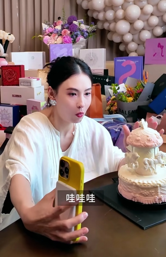 張柏芝45歲生日收名牌「禮物山」畫面極震撼！17歲大仔貼心準備驚喜 母子互動超Sweet