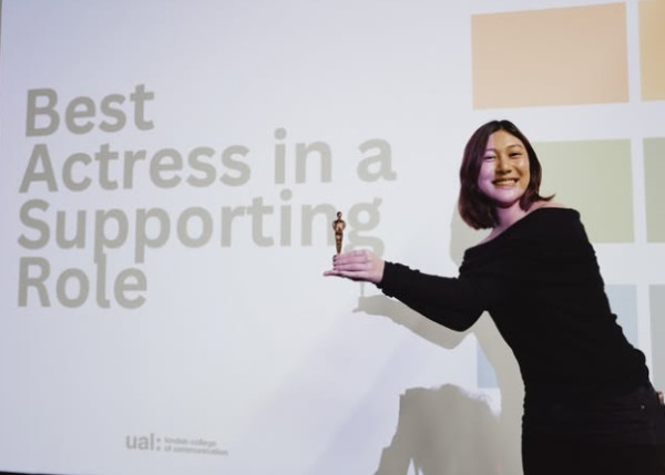 自小成績優異(圖片來源：IG@instituteforproperladie)