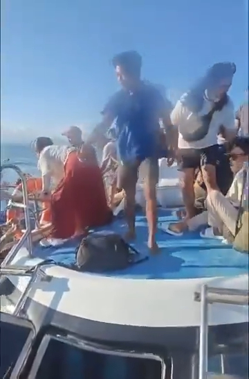 有片|峇里島89人遊艇開船3分鐘翻側沉沒 乘客破窗逃生畫面曝光!