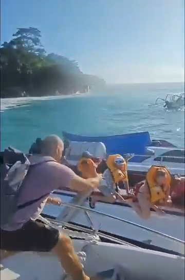 有片|峇里島89人遊艇開船3分鐘翻側沉沒 乘客破窗逃生畫面曝光!