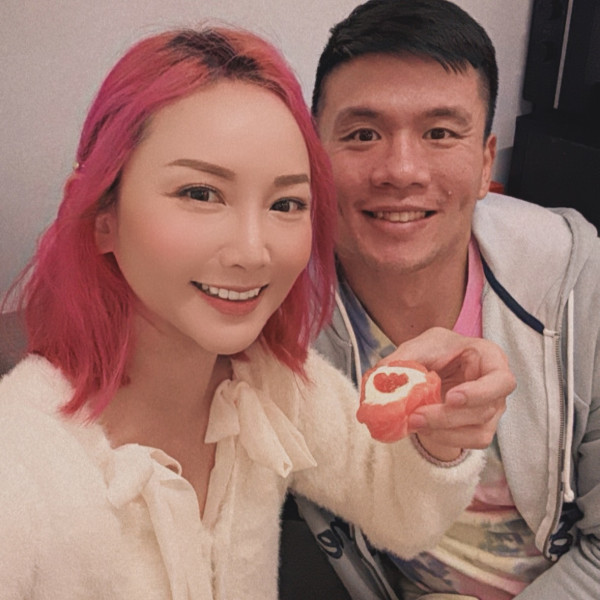40歲前TVB女藝人甜蜜宣佈結婚喜訊 被求婚4年終拉埋天窗：「Mr & Mrs Leung」