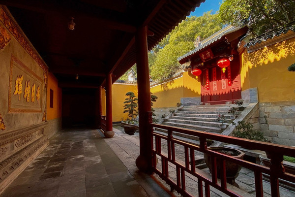 「百億新抱」吳千語現身求子聖地普陀山！婚後一年半常惹懷孕疑雲 