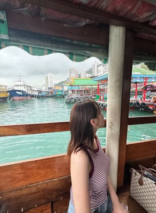 吳業坤日籍妻愛子帶父母貼地遊香港！餅印媽媽獲激讚超童顏似姐妹