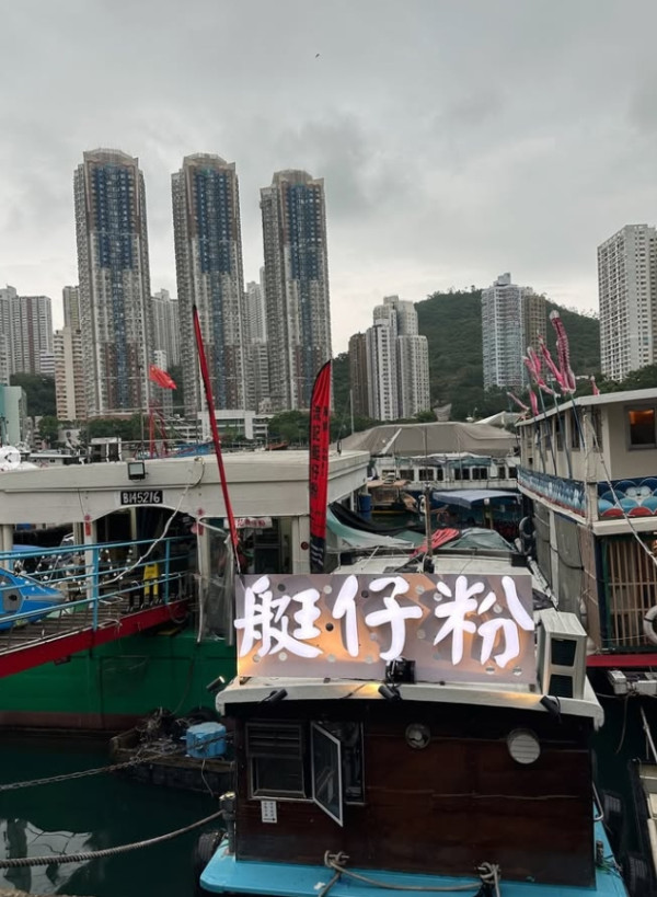 吳業坤日籍妻愛子帶父母貼地遊香港！餅印媽媽獲激讚超童顏似姐妹