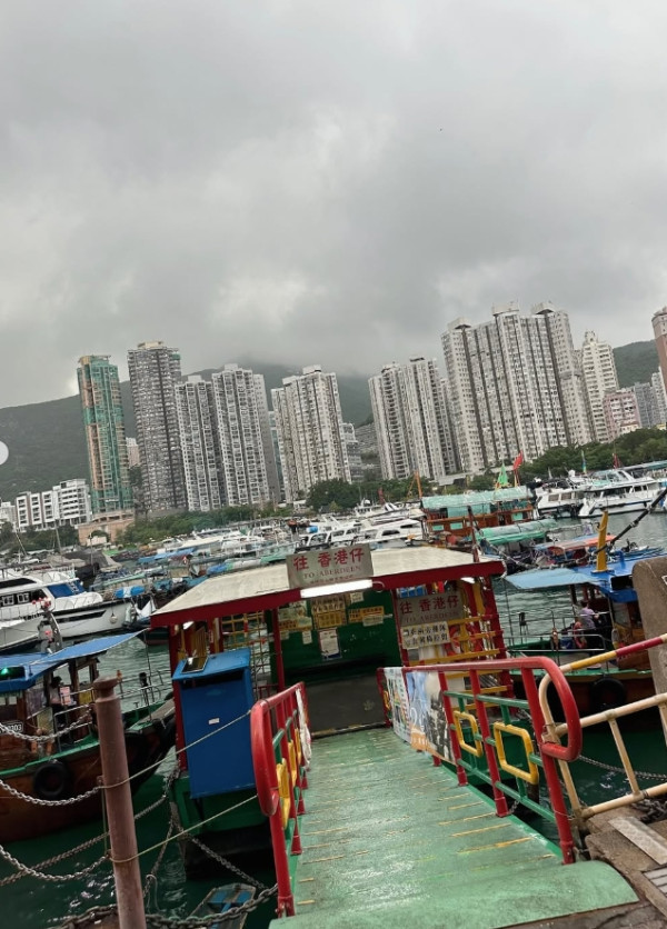 吳業坤日籍妻愛子帶父母貼地遊香港！餅印媽媽獲激讚超童顏似姐妹