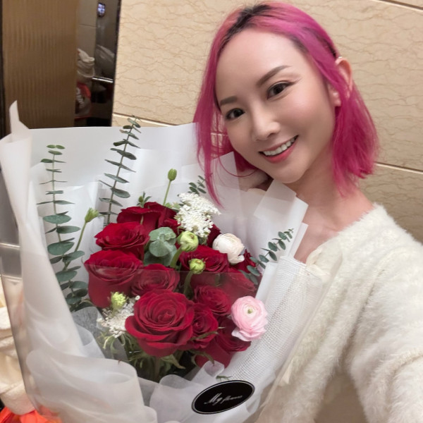 40歲前TVB女藝人甜蜜宣佈結婚喜訊 被求婚4年終拉埋天窗：「Mr & Mrs Leung」