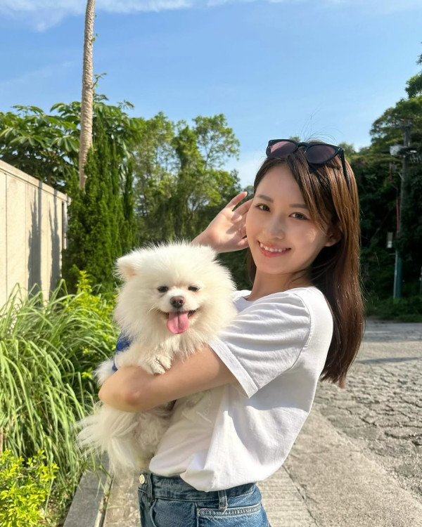 吳業坤日籍妻愛子帶父母貼地遊香港！餅印媽媽獲激讚超童顏似姐妹