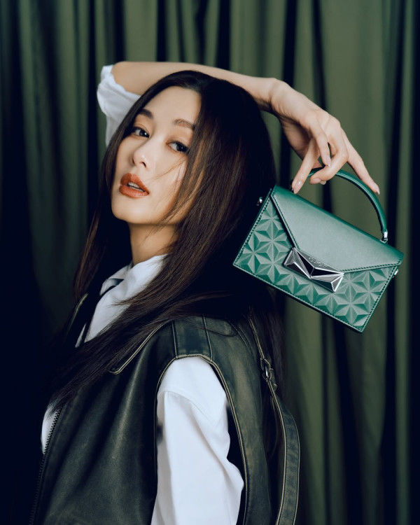 岑麗香40歲久違復出拍劇！拍片展現超強黃蜂腰 網民大呻：瘦到差啲唔認得！