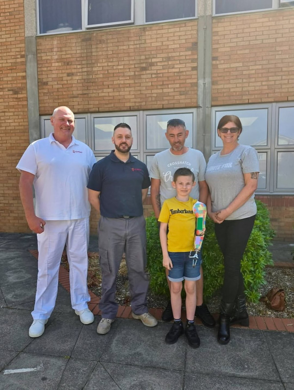 獨臂男孩獲贈LEGO義肢 將身體缺陷化成獨特印記 