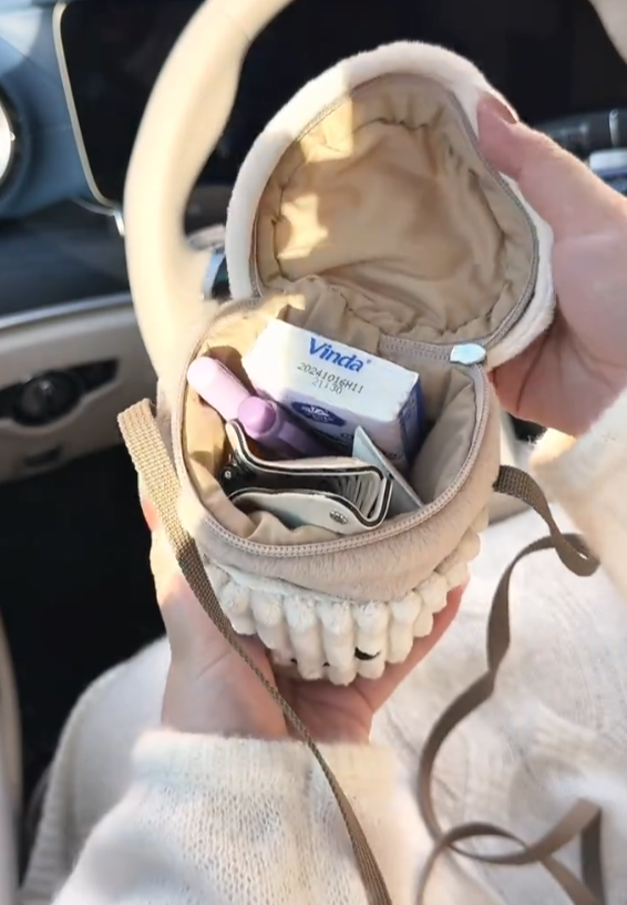 Jellycat咖啡杯手袋意外爆紅成歐遊「防盜神器」！網民法國實測1個隱藏設計成功防扒手 