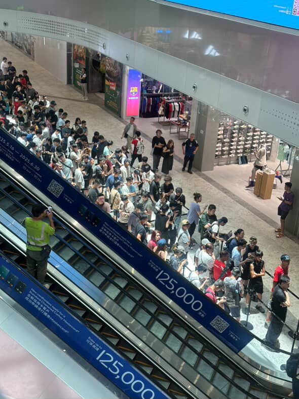 2025排隊王！香港人真係好得閒？盤點全港5大「地獄人龍」第一位通宵瞓街只為公仔