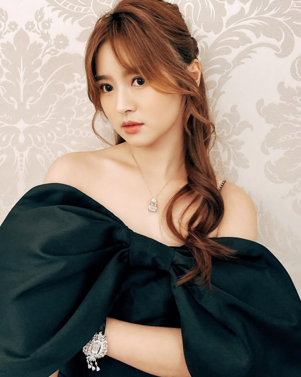 女神配對計劃｜29歲「最強童顏」羅毓儀Yuki是誰？ 去年分手圈外男友樂隊擔任吉他手