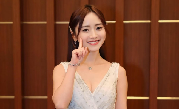 女神配對計劃｜29歲「最強童顏」羅毓儀Yuki是誰？ 去年分手圈外男友樂隊擔任吉他手