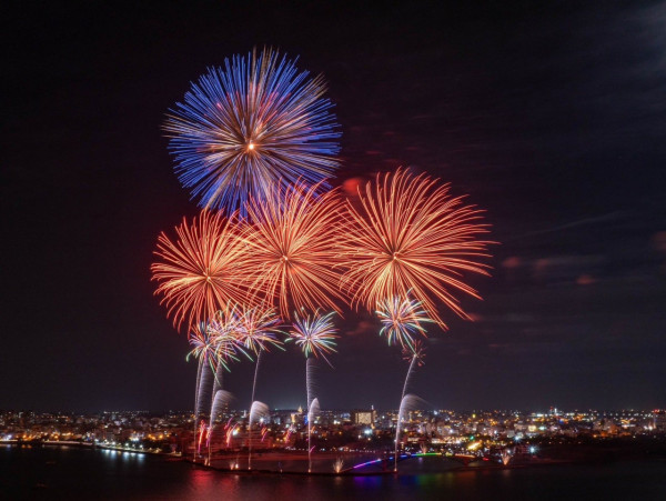 2025澎湖花火節的舉行日期為2025年5月5日至7月29日。（圖片來源：Facebook@澎湖國際海上花火節）
