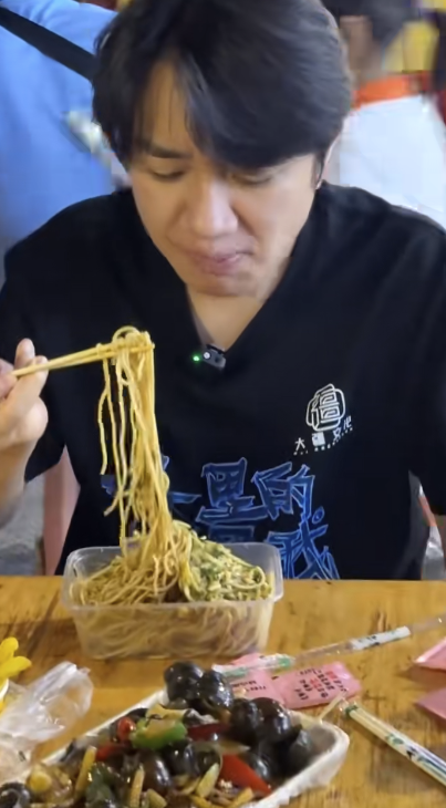 前TVB高層貼地食街邊檔 平民街坊裝掃街只用$55！擁過億身家仍然好慳家