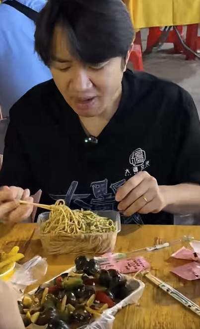 前TVB高層貼地食街邊檔 平民街坊裝掃街只用$55！擁過億身家仍然好慳家