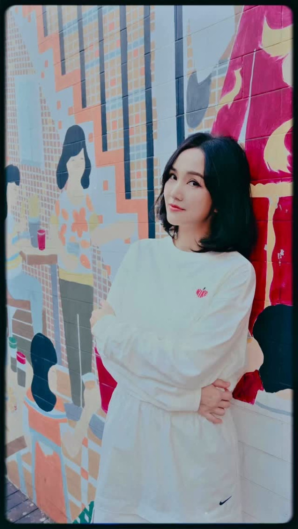 謝安琪貼身聘用18歲小鮮肉男助手！親密依偎合照曝光揭真實身份