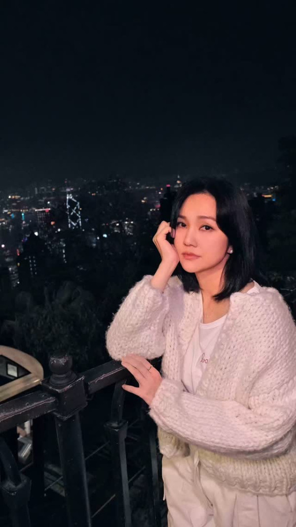 謝安琪貼身聘用18歲小鮮肉男助手！親密依偎合照曝光揭真實身份