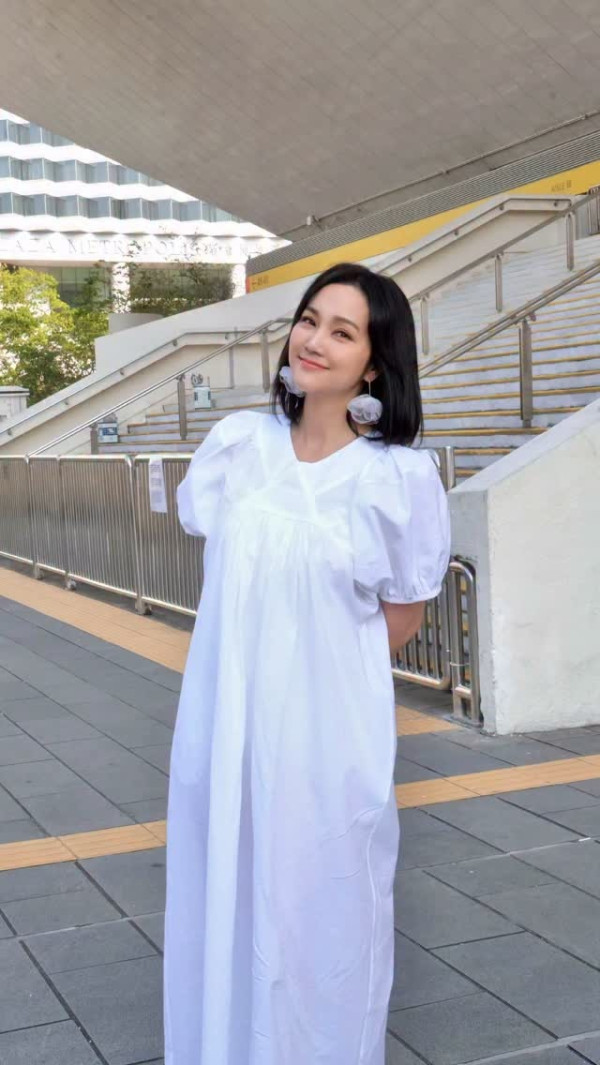 謝安琪貼身聘用18歲小鮮肉男助手！親密依偎合照曝光揭真實身份