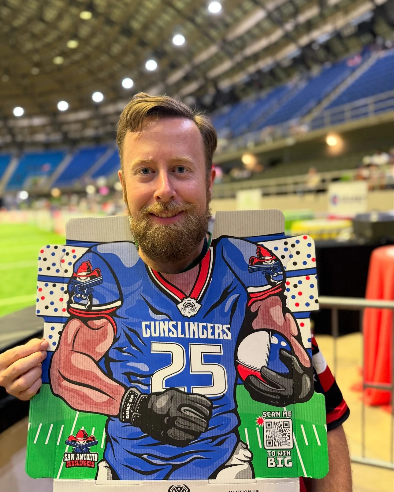 可以穿的Pizza盒？薄餅盒秒變漫畫人物口水肩  一物二用!創意與實用結合 