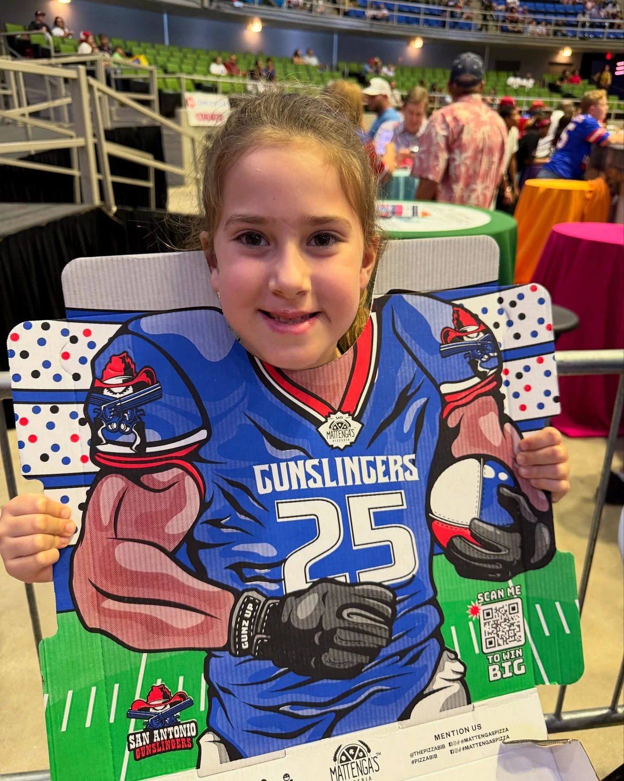 可以穿的Pizza盒？薄餅盒秒變漫畫人物口水肩  一物二用!創意與實用結合 