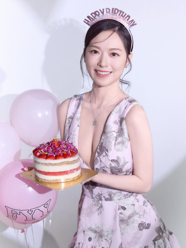 高層樂易玲出賣馮盈盈零P圖真實樣貌 驚嚇凸腩大走樣網民直言認唔出！