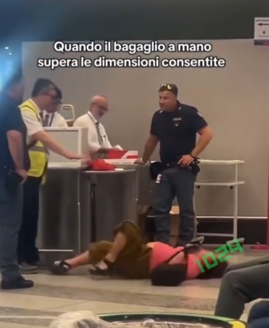 大媽情緒失控大鬧米蘭機場！疑因行李問題倒地哭鬧：讓我走！ 