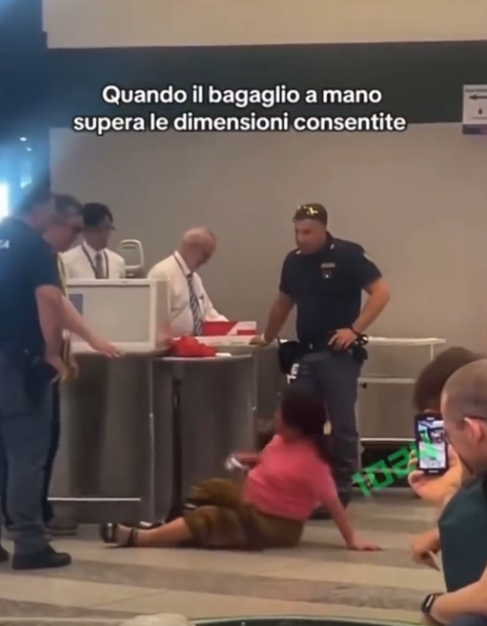 大媽情緒失控大鬧米蘭機場！疑因行李問題倒地哭鬧：讓我走！ 