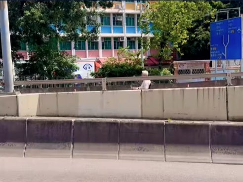 車cam直擊｜陰森停車場疑遇上吊事件 車主急急駛回地面 網民熱議：好明顯有人XX