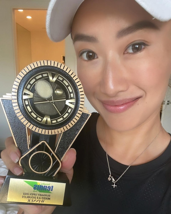 謝婷婷懷胎8個月挺著巨肚照樣打網球 畫面曝光震驚網民：個肚咁大仲打