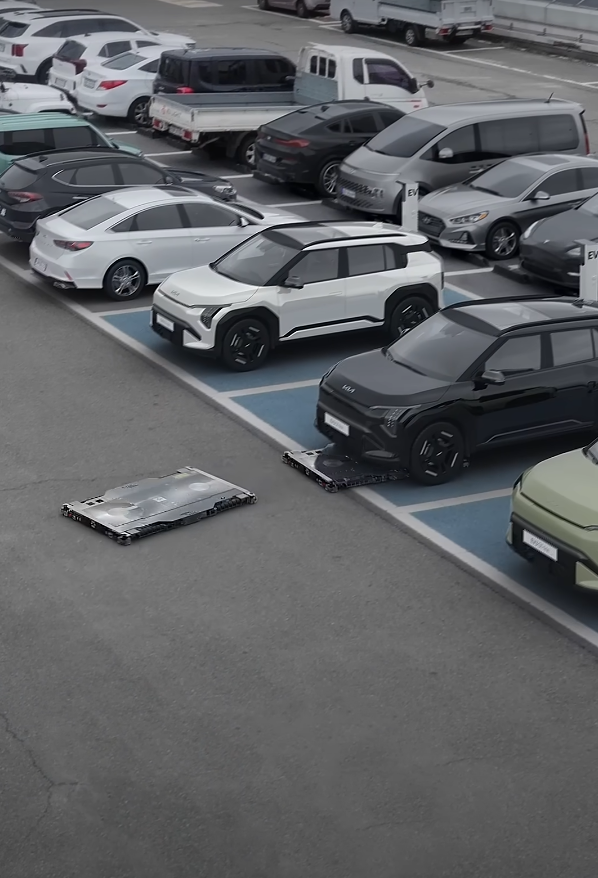 新牌車手救星！韓國研發自動幫你泊車機器人  解放雙手最快30秒完成 