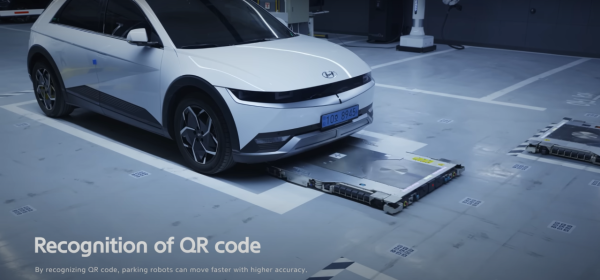 新牌車手救星！韓國研發自動幫你泊車機器人  解放雙手最快30秒完成 