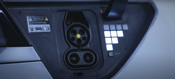 新牌車手救星！韓國研發自動幫你泊車機器人  解放雙手最快30秒完成 