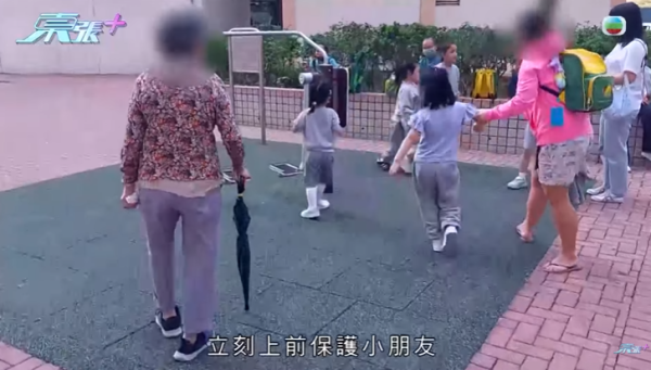  彩虹邨現「敲腳婆婆」無差別攻擊小朋友，節目截圖，圖片來源︰東張西望。