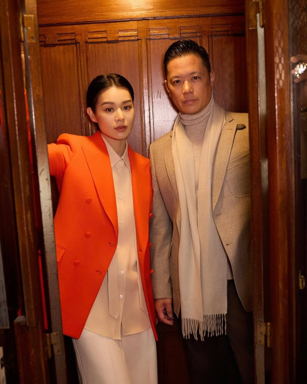 黄宗泽巧遇胡杏儿老公即时反应表情全曝光！前度现任破天荒“世纪拥抱”零尴尬