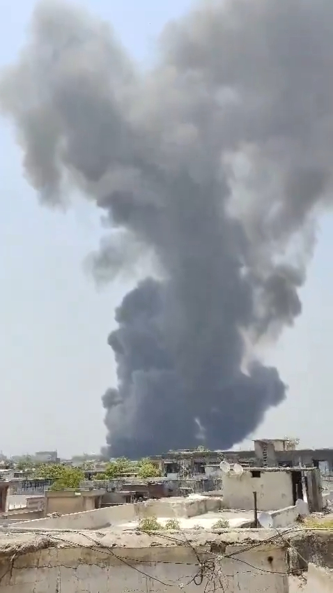 有片｜印度航空飛英國客機於機場墜毀 機上載有至少242名乘客 疑事發一刻曝光 