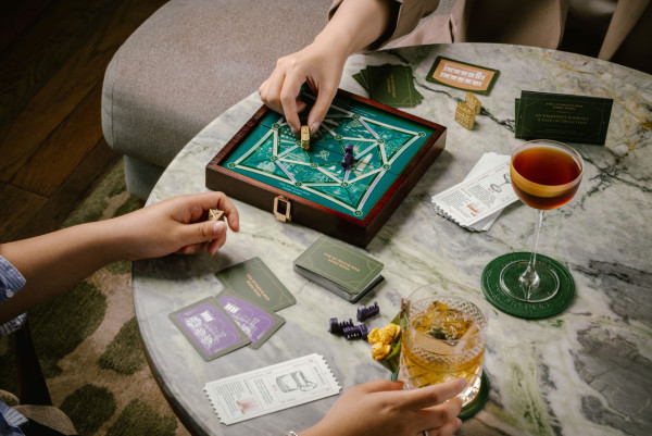 灣仔瑞吉酒店推出香港與紐約雙城主題雞尾酒   桂花烏龍／雪糕紅莓／紅豆糯米糍／鐵路任務桌遊