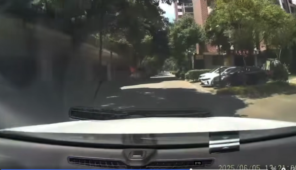 車cam直擊｜陰森停車場疑遇上吊事件 車主急急駛回地面 網民熱議：好明顯有人XX