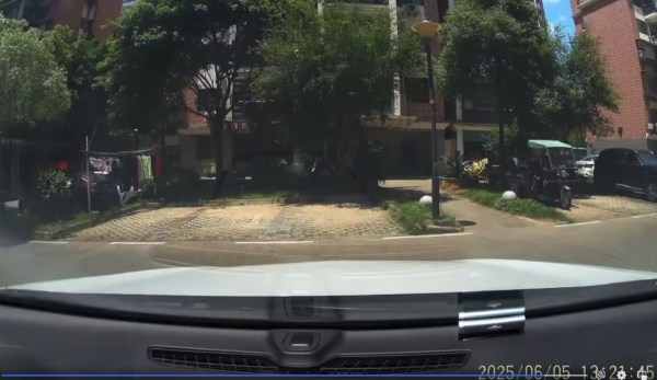 車cam直擊｜陰森停車場疑遇上吊事件 車主急急駛回地面 網民熱議：好明顯有人XX